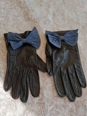 Hermes Paris  Black Leather Gloves with Blue Suede Bow Details Size 7 1/2